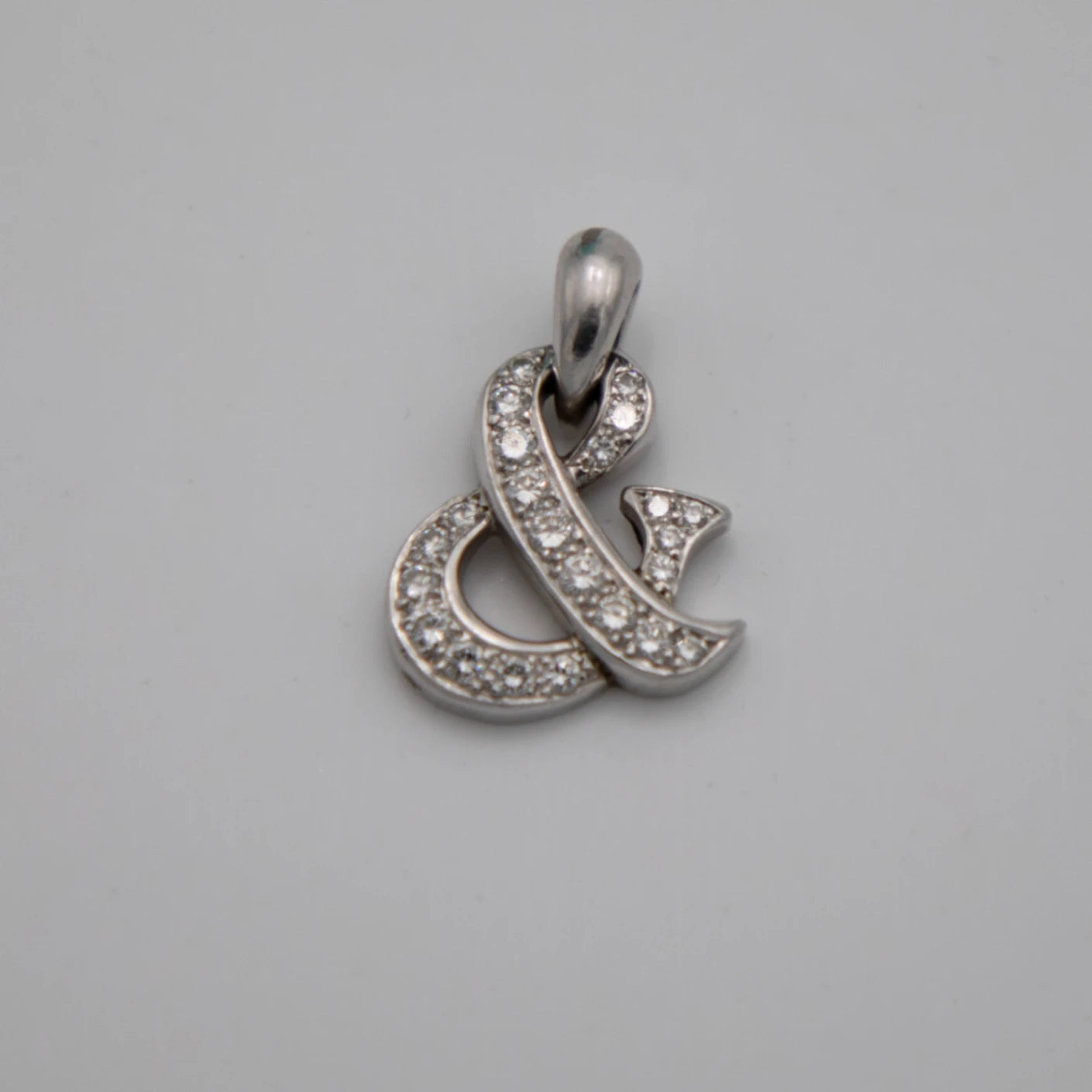 Van Cleef & Arpels Pendentif & Or blanc et Diamant pavage