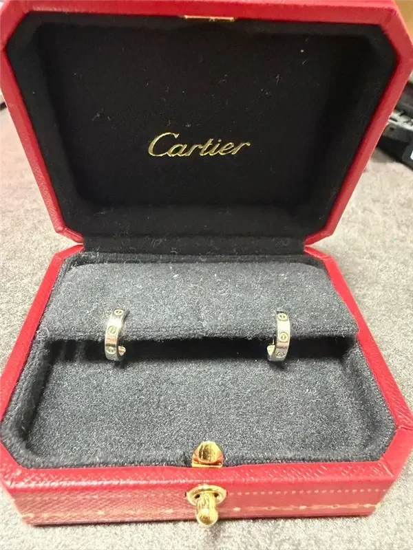 Cartier Boucles d'oreilles Love or
