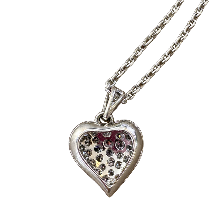 Chaîne en or blanc et pendentif coeur