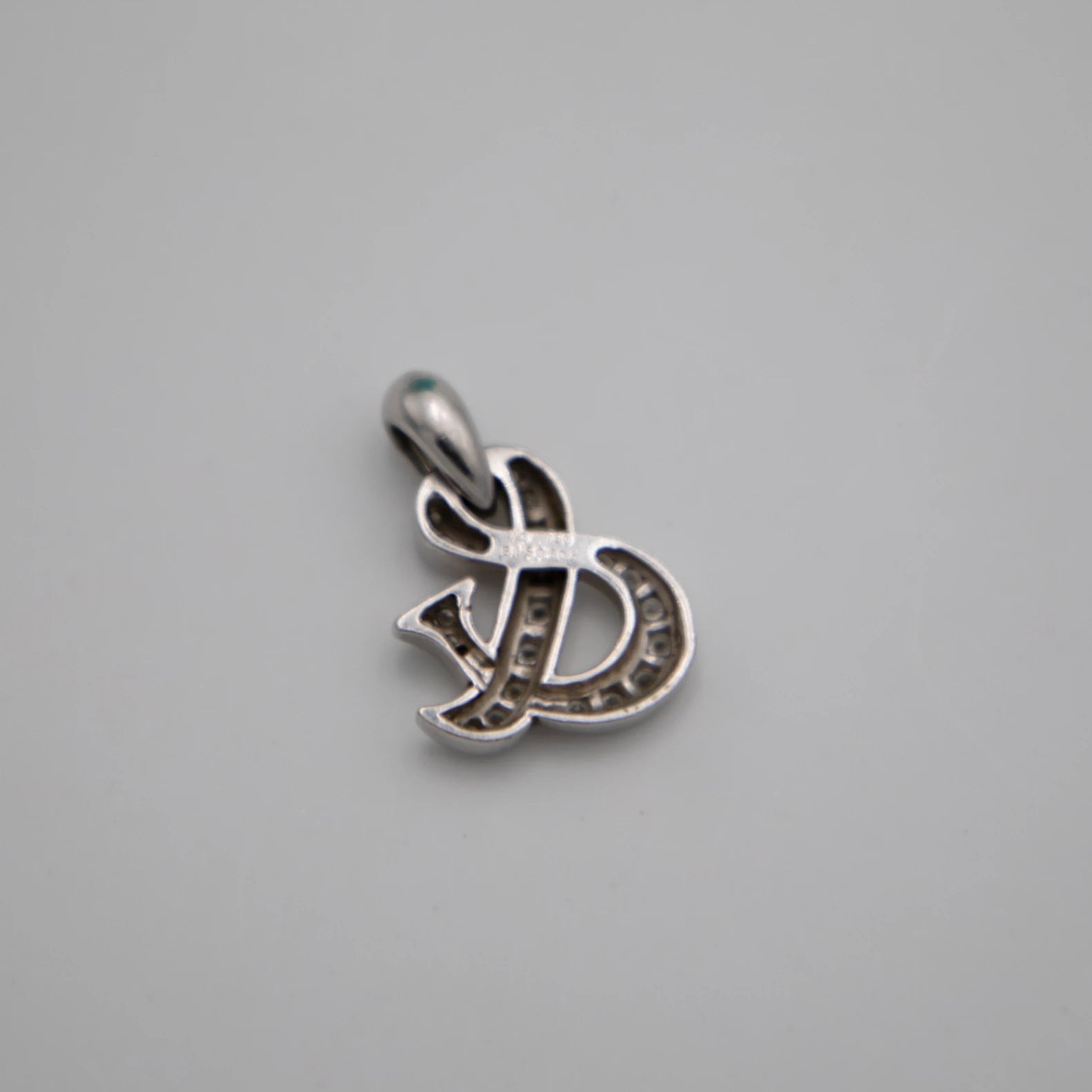 Van Cleef & Arpels Pendentif & Or blanc et Diamant pavage