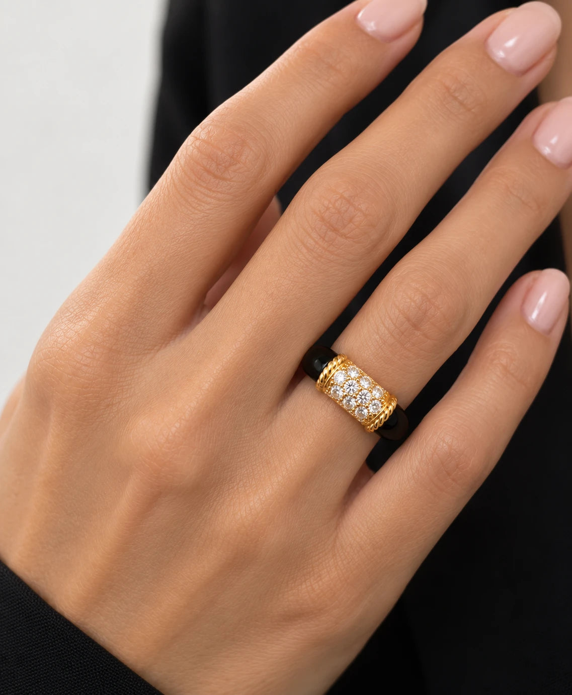 Van Cleef & Arpels Bague Philippine or et Onyx