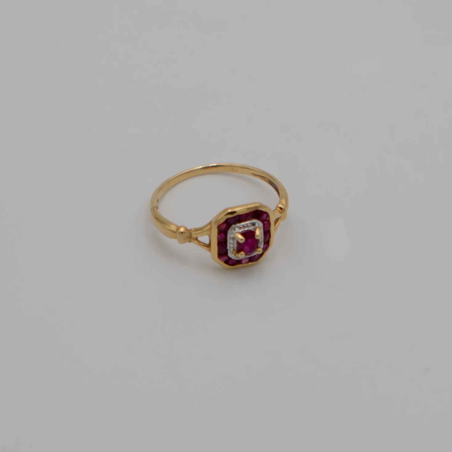 Bague Or jaune et Rubis