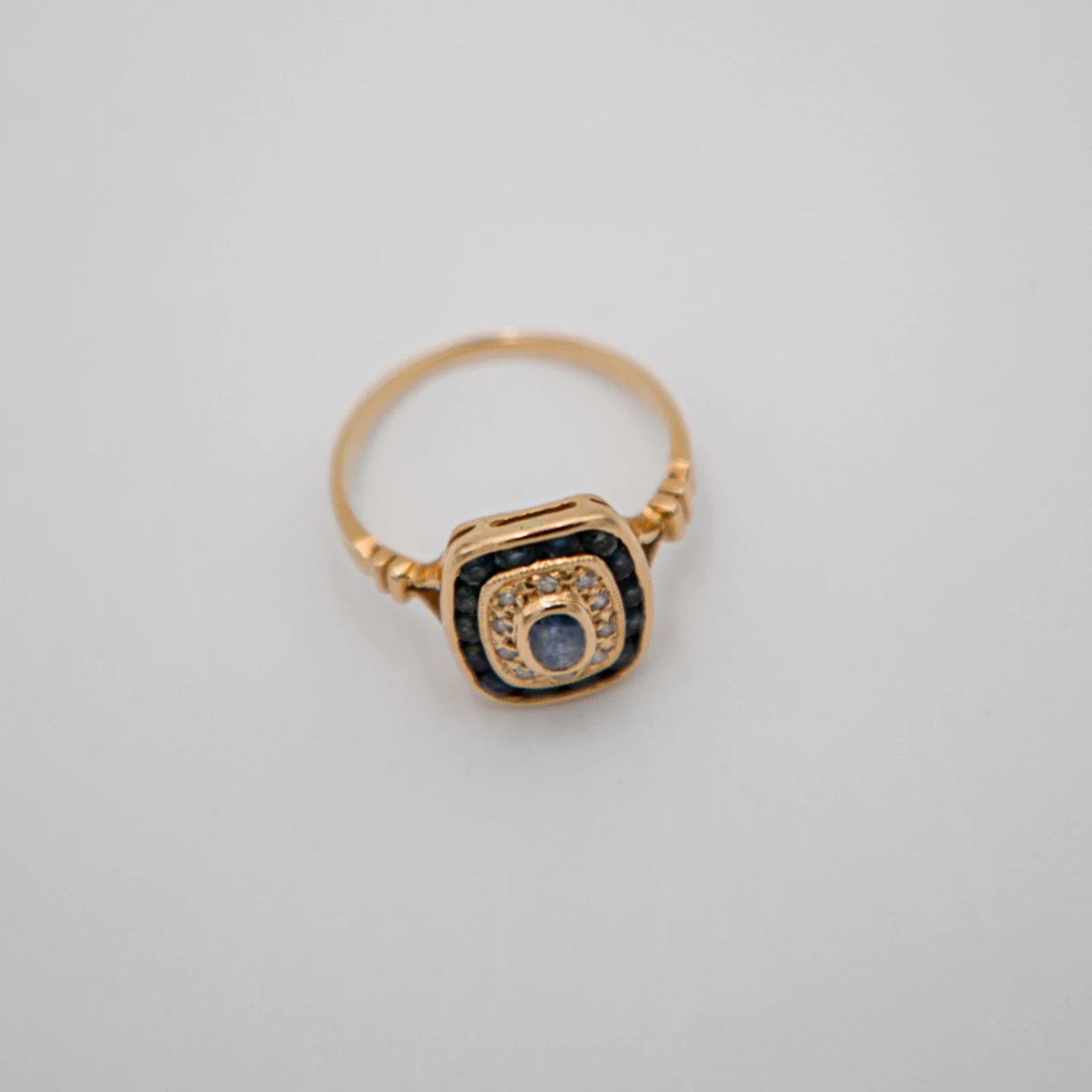 Bague Or jaune et Saphir