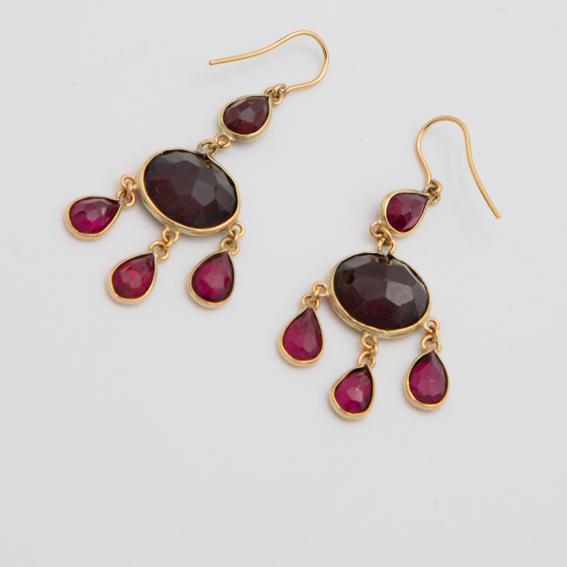 Boucles d'oreilles or jaune et Grenat