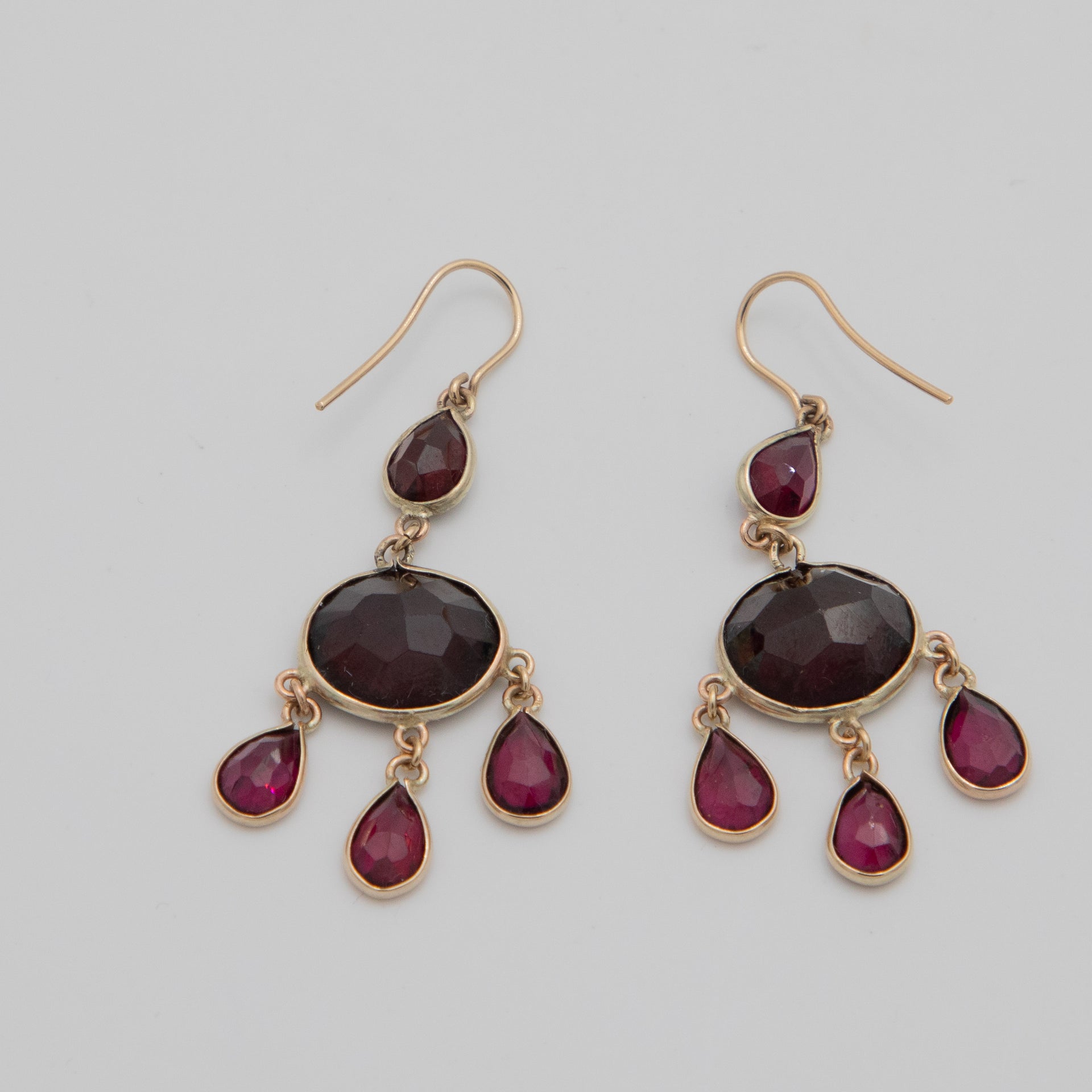 Boucles d'oreilles or jaune et Grenat