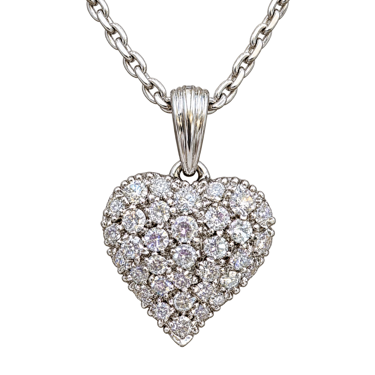 Chaîne en or blanc et pendentif coeur