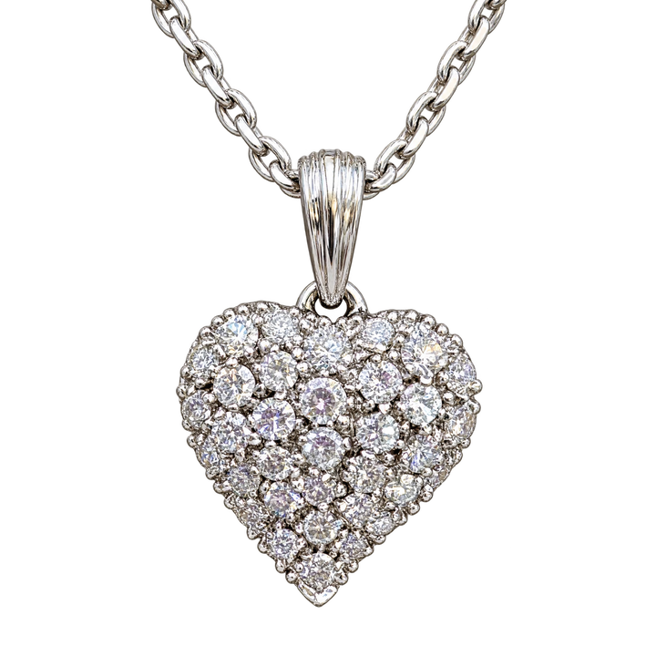 Chaîne en or blanc et pendentif coeur