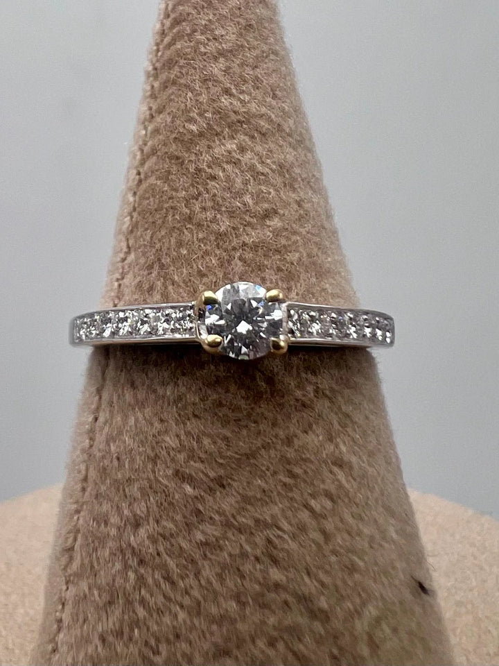 April by Bague or et Diamant