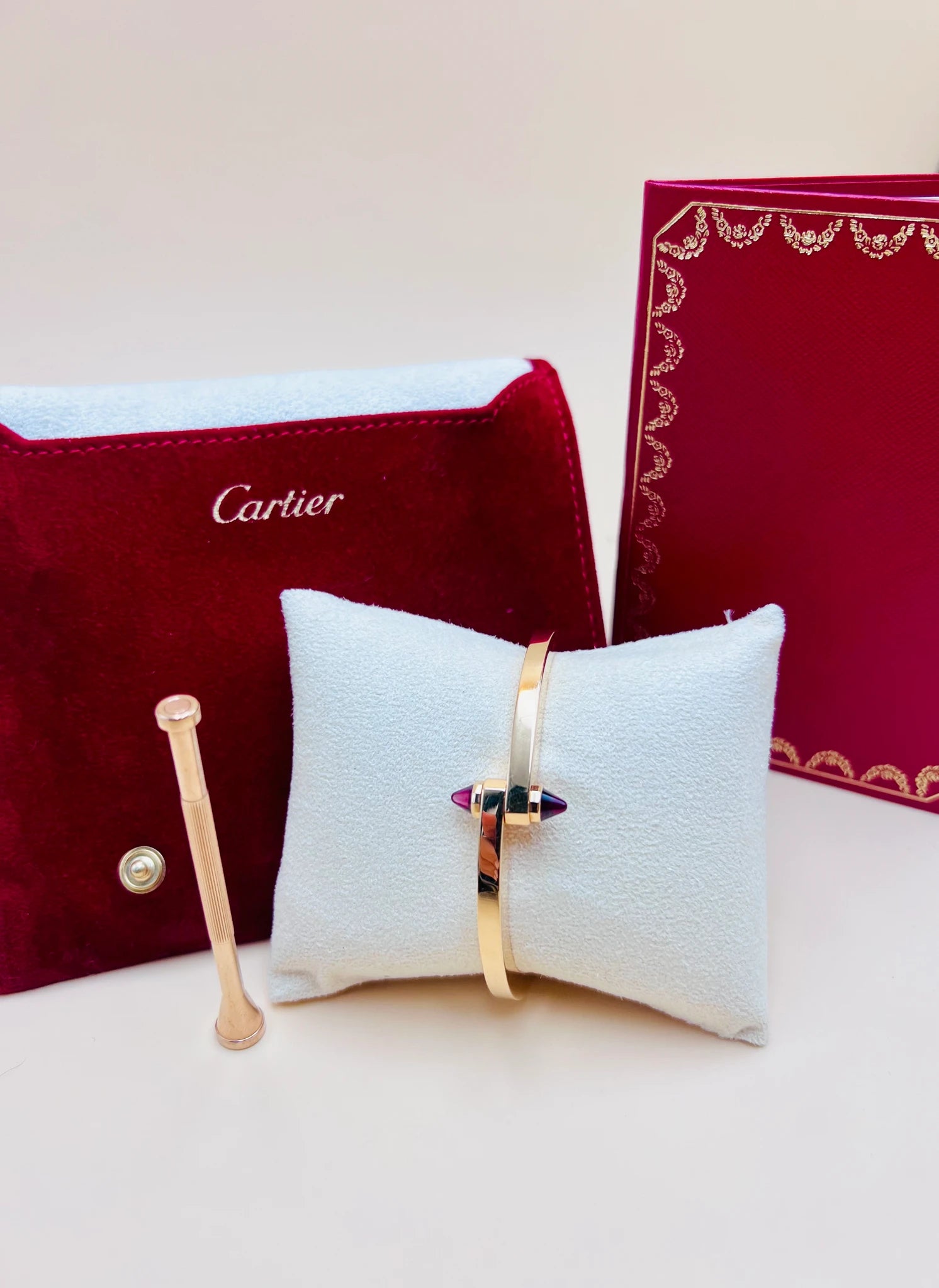Cartier Bracelet Menottes Or jaune et Grenat
