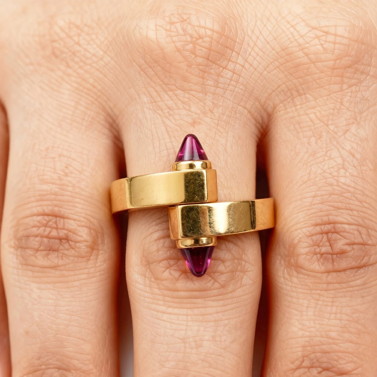 Cartier Bague Menottes Or jaune et Grenat