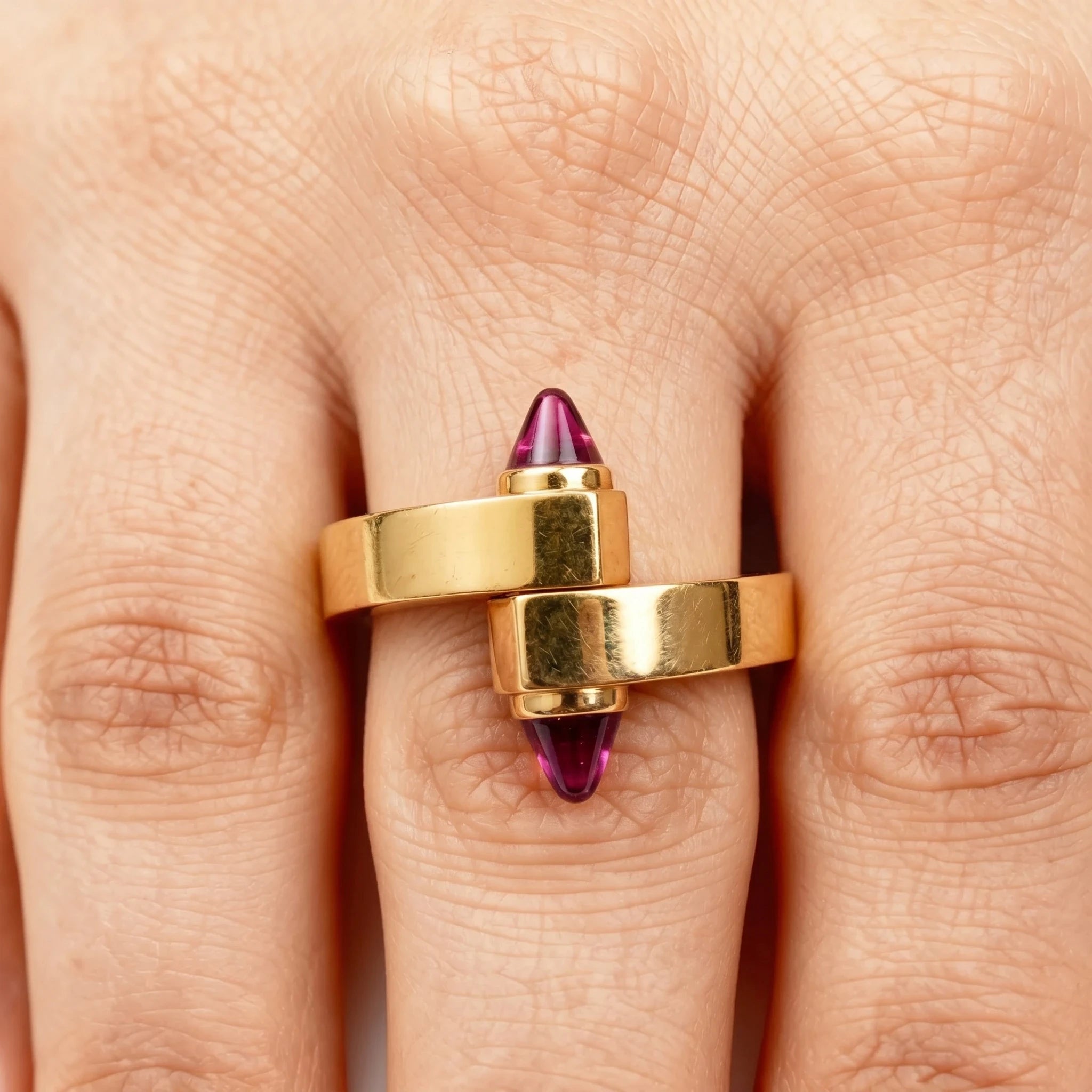 Cartier Bague Menottes Or jaune et Grenat