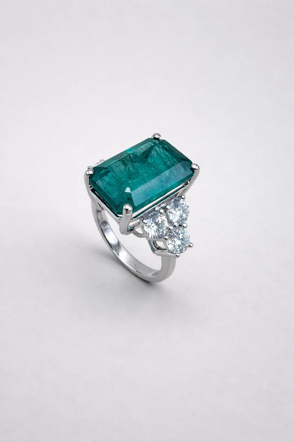 Bague Or blanc et Émeraude